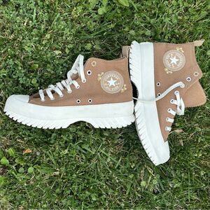New Converse Chuck Taylor® All Star®
Lugged Platform 2.0 Embroidered
Sneaker